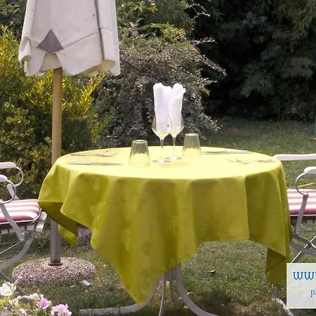 De La Grotte Hotel *