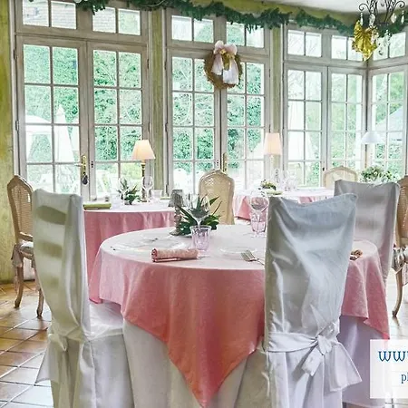 De La Grotte Hotel